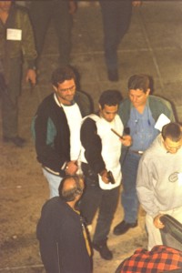 YIGAL AMIR REENACTING THE ASSASSINATION OF P.M.   YITZHAK RABIN IN KIKAR MALCHEI YISRAEL IN TEL AVIV. ùéçæåø øöç øàù äîîùìä éöç÷ øáéï ò"é øåöçå éâàì òîéø, áëéëø îìëé éùøàì            áúì àáéá.